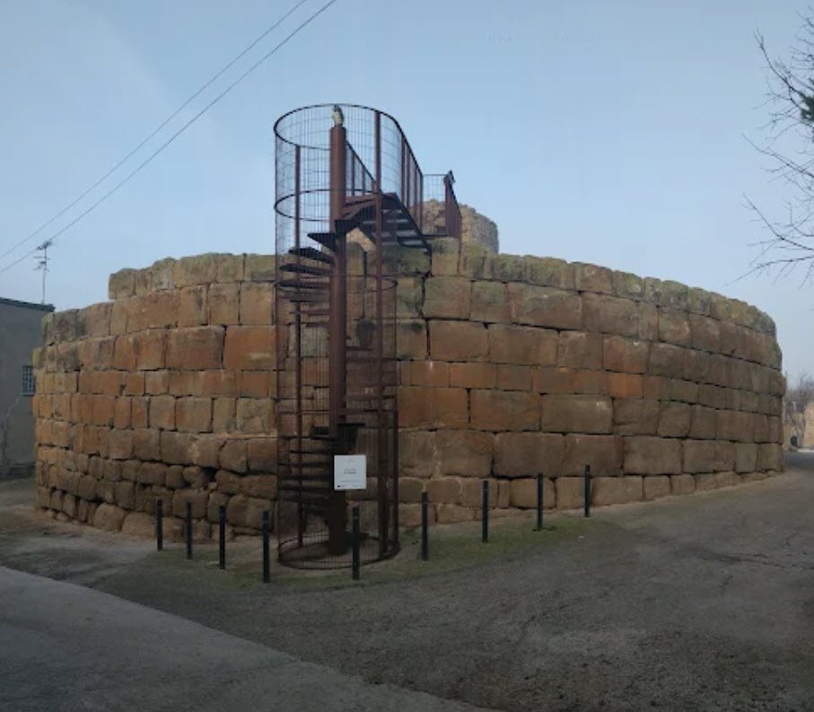 Castell de Castellnou d'Ossó. Ruïnes, Spain
